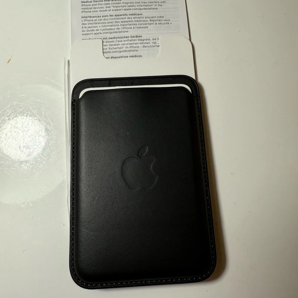 Apple iPhone Leather Wallet with MagSafe - Dark Gray - Picture 3 of 5